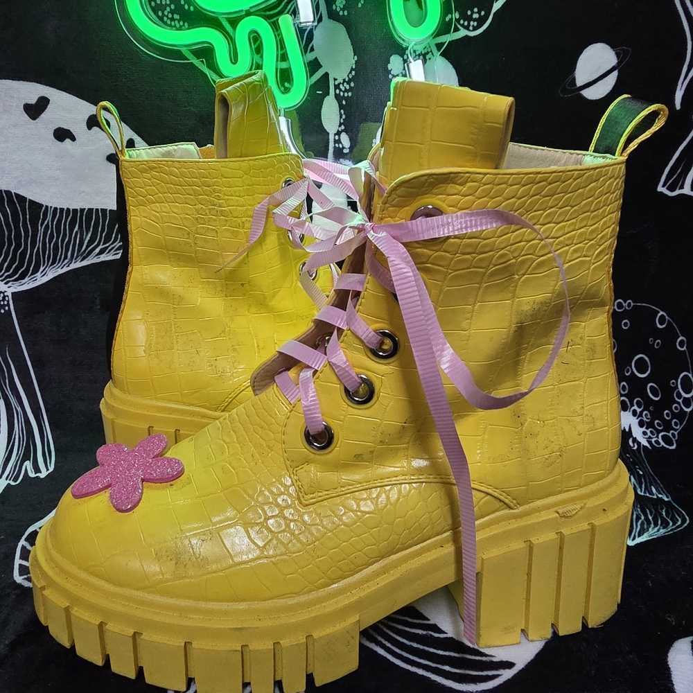 Azalea Wang Yellow Rainboot Size 6